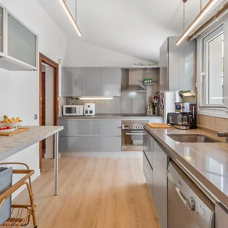 Stunning - Private Pool V100