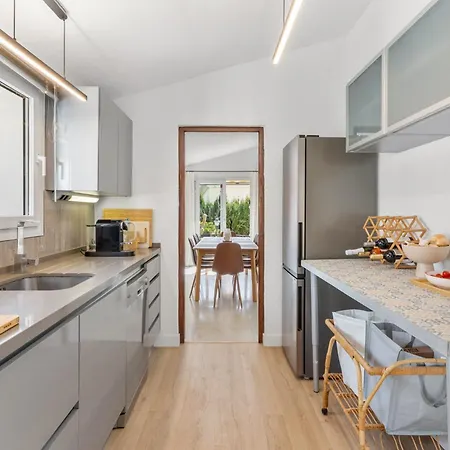 Stunning - Private Pool V100 *